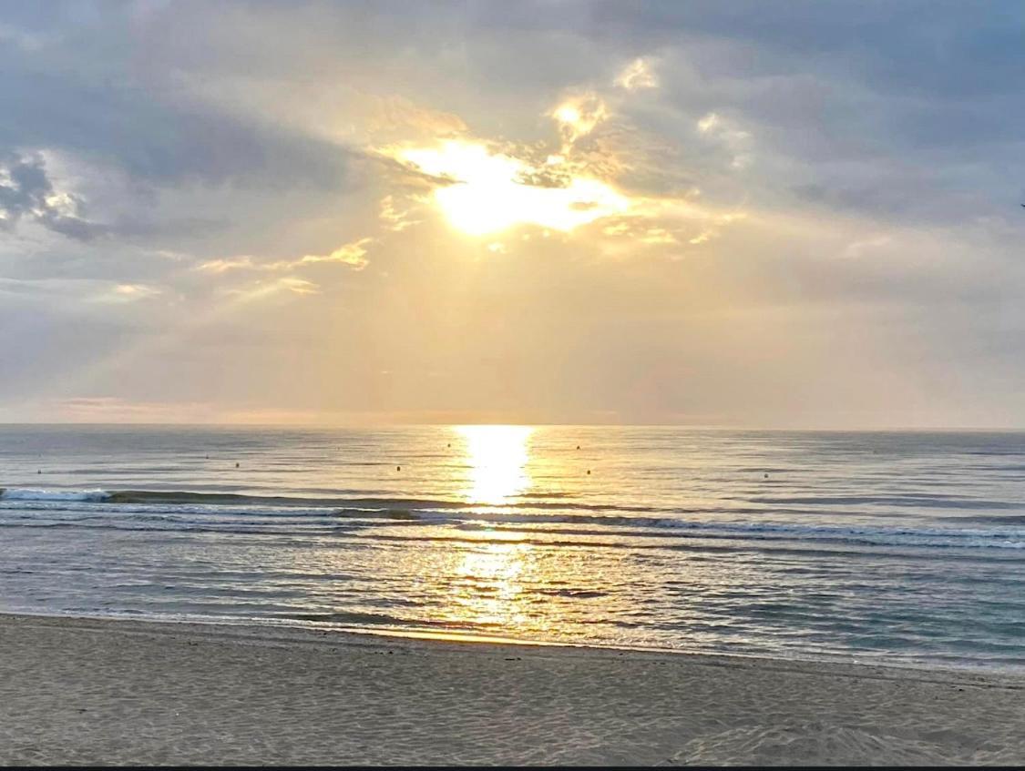 Lesparisnormands - Magnifique Vue Mer - Centre Et Plage Villers-sur-Mer Exteriör bild